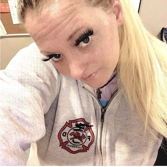 Checkout my Closet and help me Support my daughter! Single mom here! - Picture 14 of 16